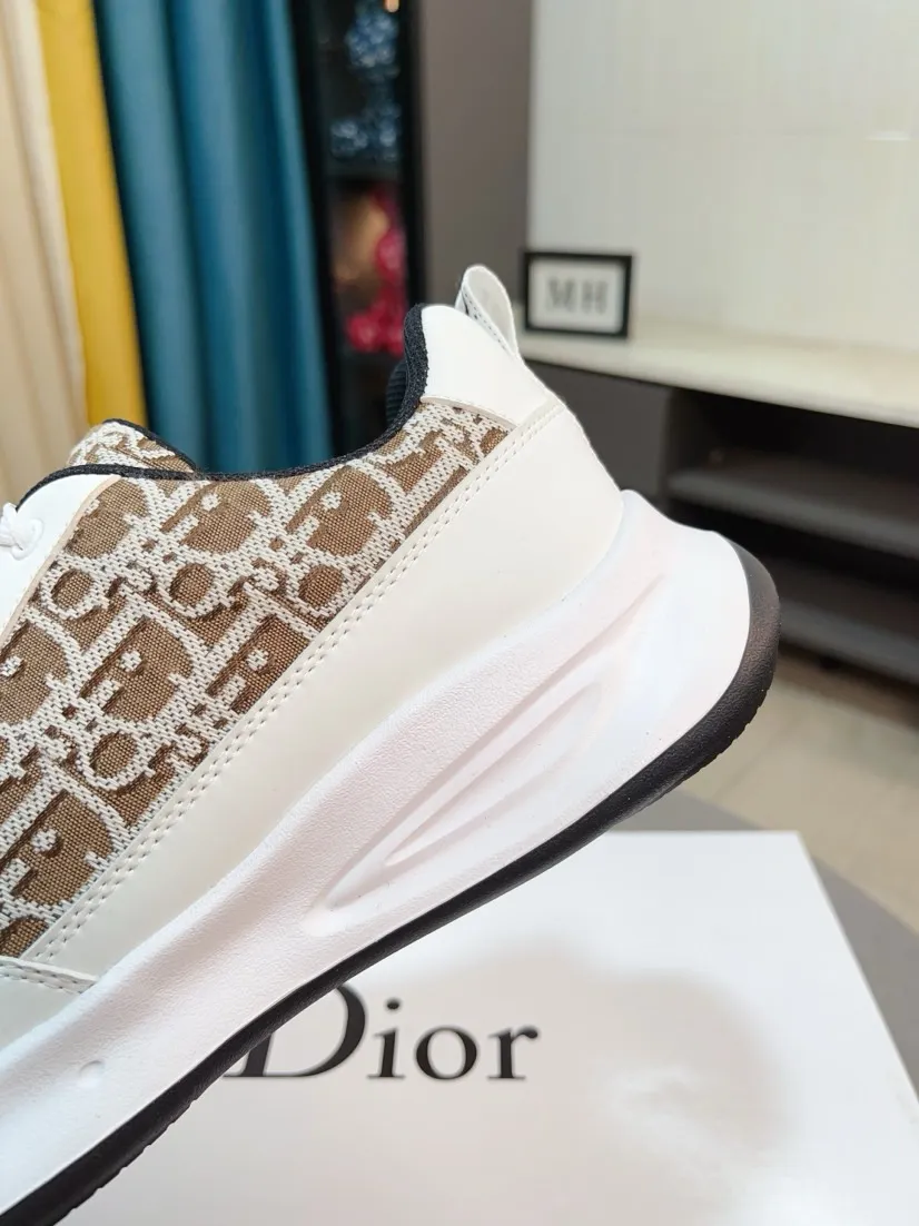 Men's men's shoes 💰440🌹🌹【Dior】Best-selling official website world premiere🔝High-end men's shoes brand official website latest series: The upper is made of imported cowhide with specially designed fabrics➕Mesh breathable lining. Make walking more convenient and comfortable! Compared with the official quality, Midea’s 1:1 replica. Create a fashionable personality to set off your uniqueness! A must-have for trendy men! Classic style. Men's sizes: 38-44.
